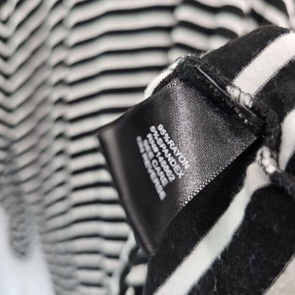 Torrid T Shirt Women 3 3X Black White Striped Tee Top Long Tunic Tie Knot Super - Picture 8 of 10